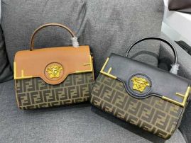 Picture of Versace Lady Handbags _SKUfw115077594fw